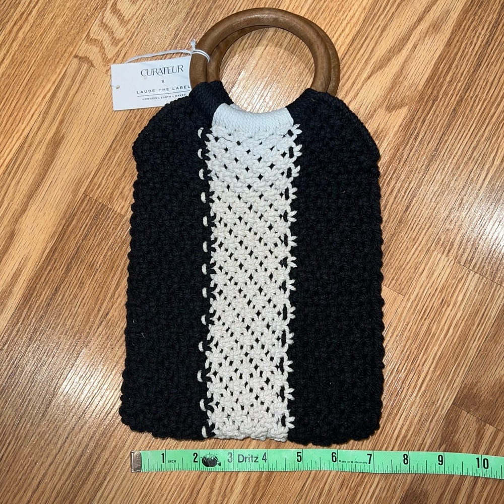 New Laude the Label Gabby Macrame hand bag wooden handle purse black, off white - Picture 3 of 5